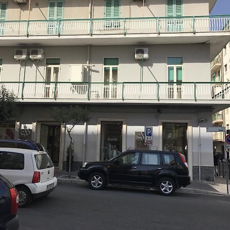 Donna Margharet Bed and Breakfast Crotone Exteriör bild